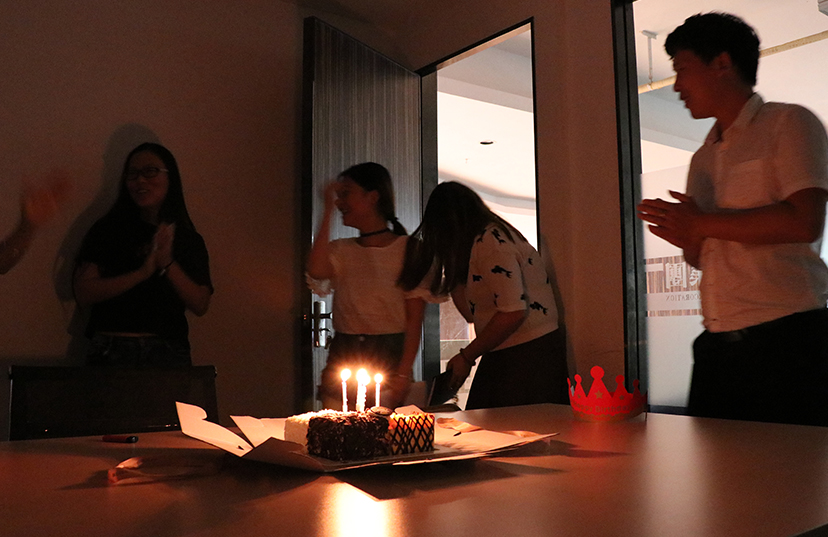 進(jìn)門.jpg 進(jìn)門.jpg