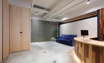 我的行事風(fēng)格就是不呆板！25 年老屋蛻變?yōu)楠?dú)特工業(yè)風(fēng)辦公室 